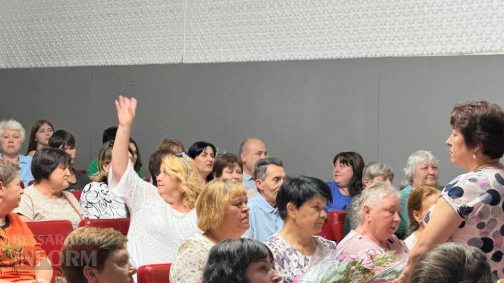 Майже 50 нагороджених та святковий концерт: у Кілії вітали людей, яким довіряють найцінніше