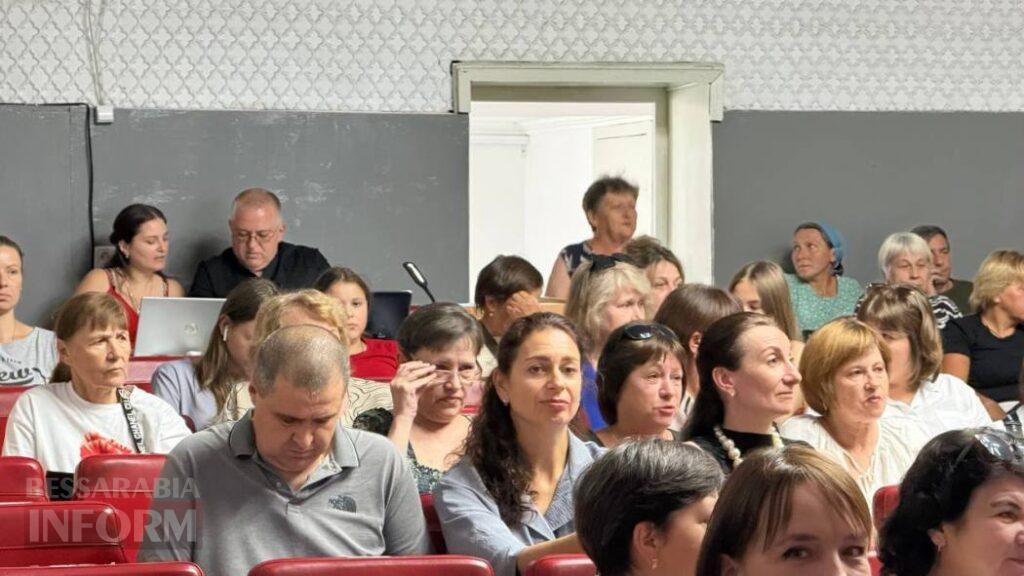 Майже 50 нагороджених та святковий концерт: у Кілії вітали людей, яким довіряють найцінніше