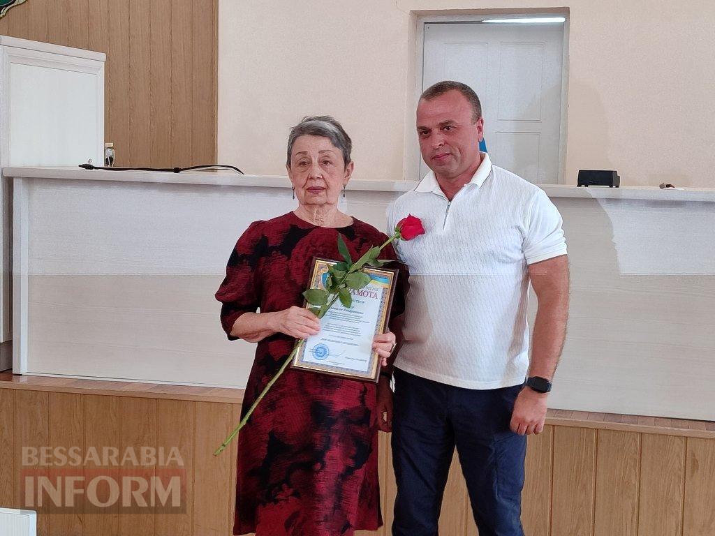 В Аккермані медиків привітали нагородами, квітами, піснями та святковими короваями