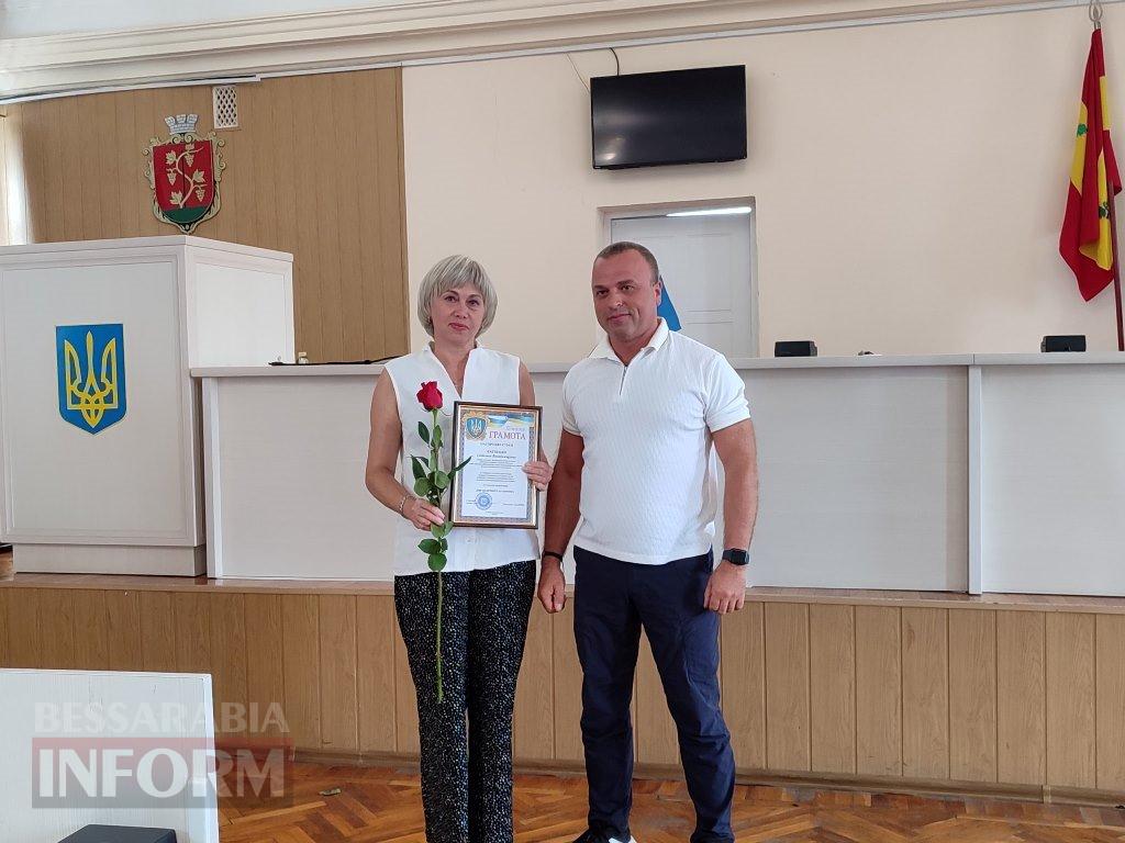 В Аккермані медиків привітали нагородами, квітами, піснями та святковими короваями