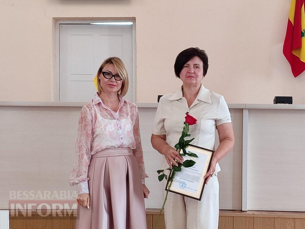 В Аккермані медиків привітали нагородами, квітами, піснями та святковими короваями