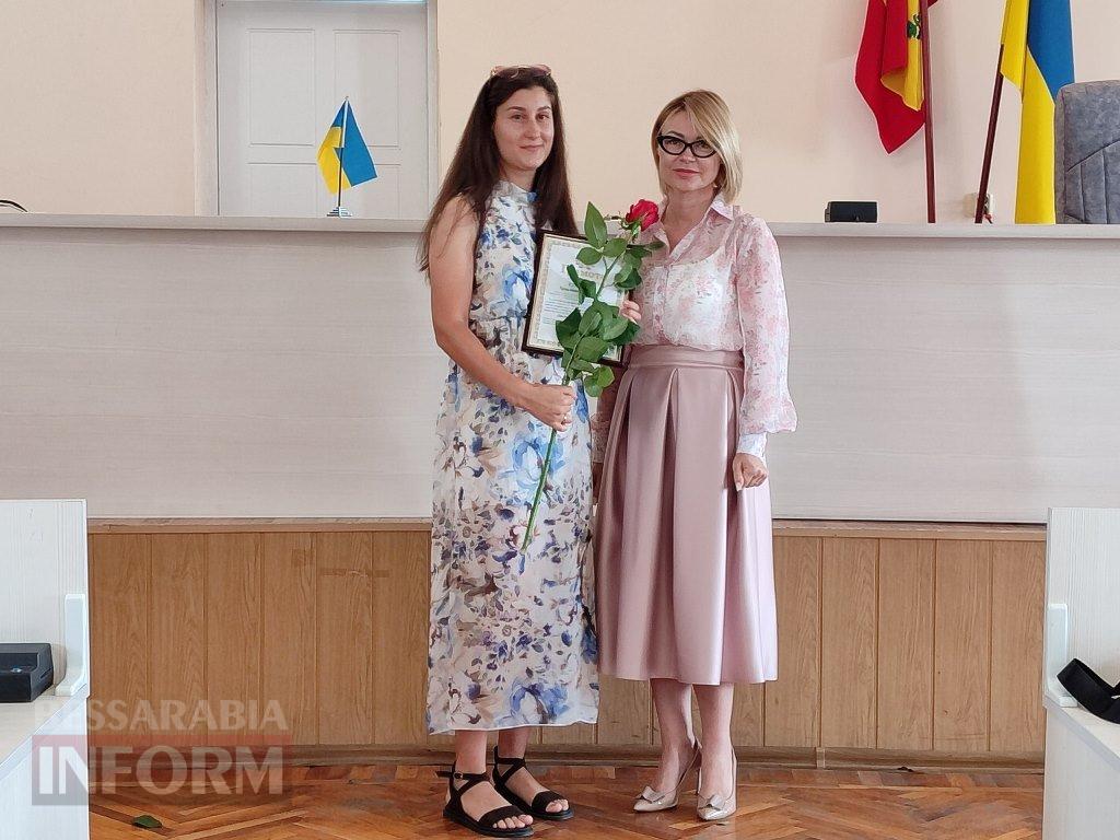 В Аккермані медиків привітали нагородами, квітами, піснями та святковими короваями