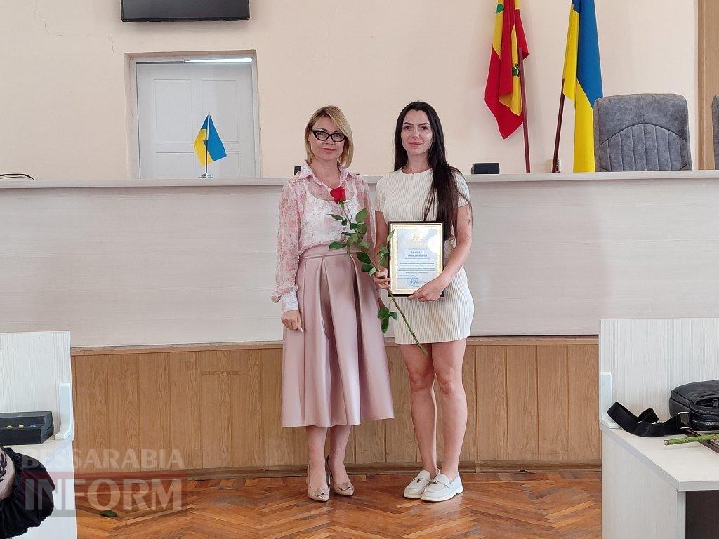 В Аккермані медиків привітали нагородами, квітами, піснями та святковими короваями