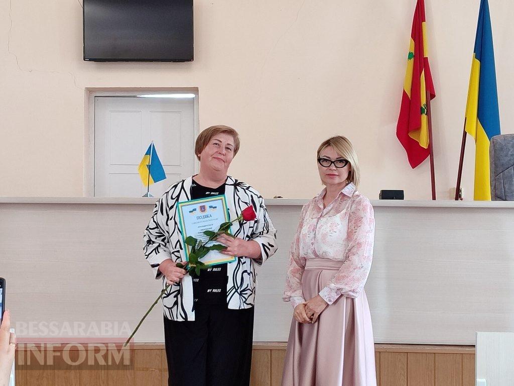 В Аккермані медиків привітали нагородами, квітами, піснями та святковими короваями