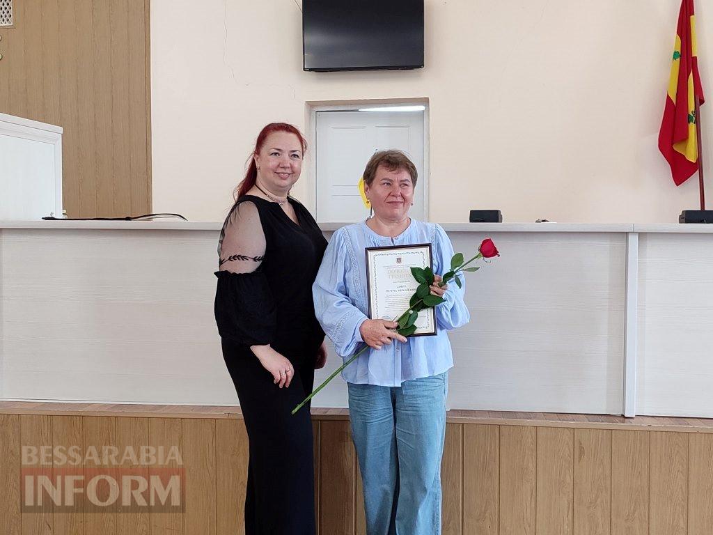 В Аккермані медиків привітали нагородами, квітами, піснями та святковими короваями