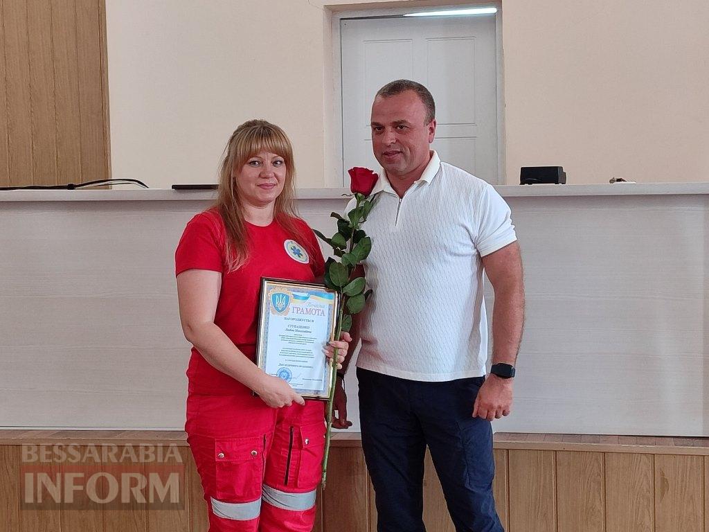 В Аккермані медиків привітали нагородами, квітами, піснями та святковими короваями
