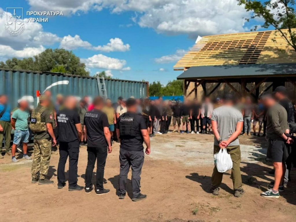 Майор ЗСУ залучив понад 80 солдатів для будівництва свого будинку на Одещині
