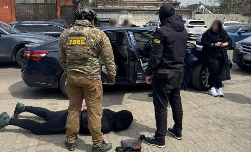 Військовий та його спільниця продавали «непридатність»: на Одещині судитимуть організаторів втечі за кордон