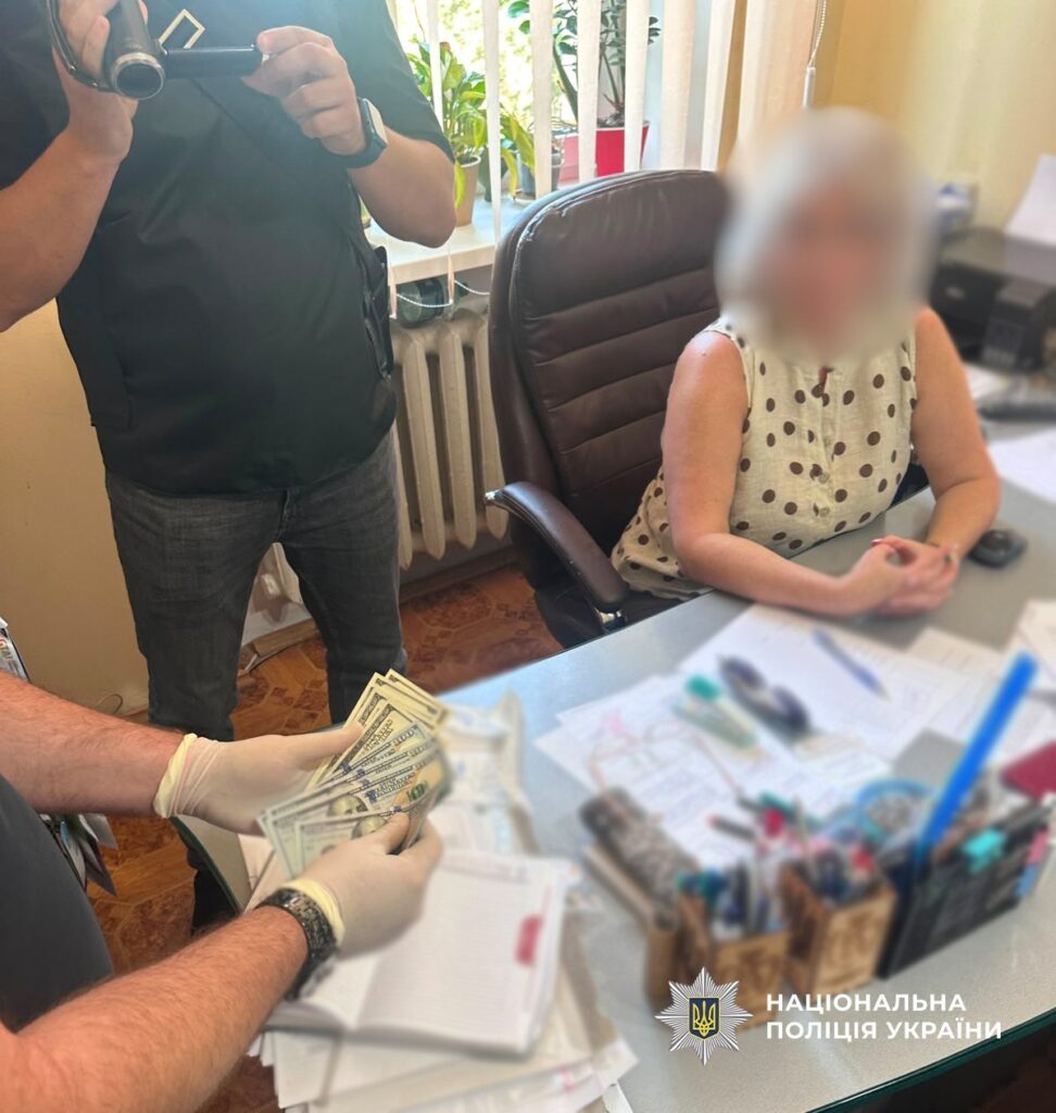 Вимагала тисячу доларів за встановлення МАФа: у поліції розповіли подробиці затримання депутатки з Аккермана