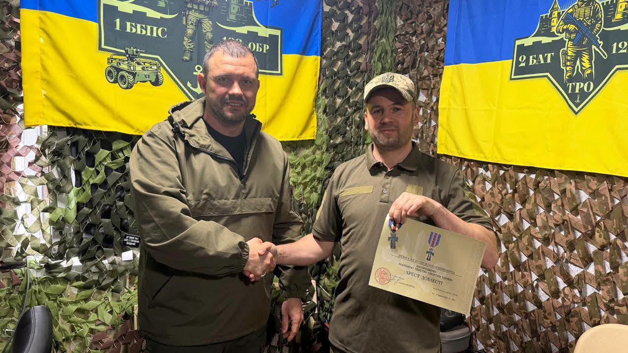 Воїн з Ізмаїльського району отримав високу нагороду від міністра оборони