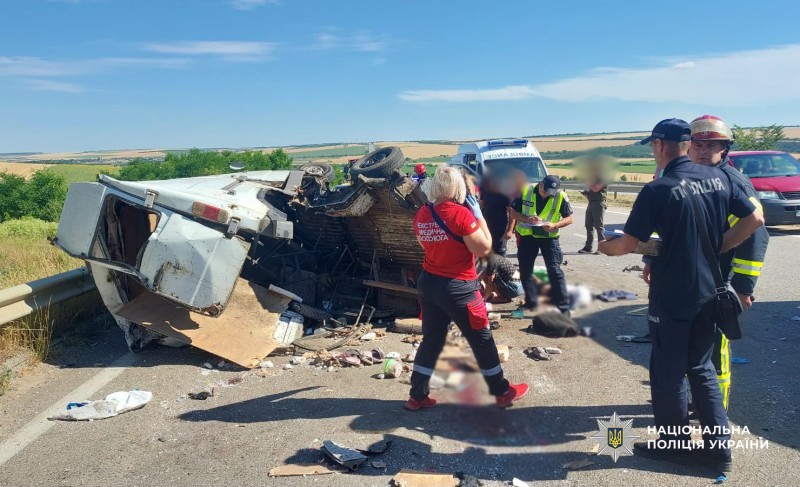 Смертельна ДТП на трасі Київ-Одеса: маршрутка з пасажирами врізалася у вантажівку (оновлено)