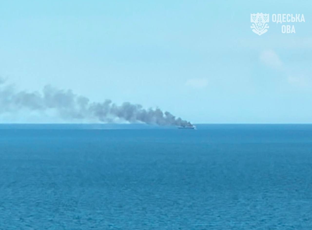 У Чорному морі окупанти атакували два цивільних судна: загинув капітан, є поранені