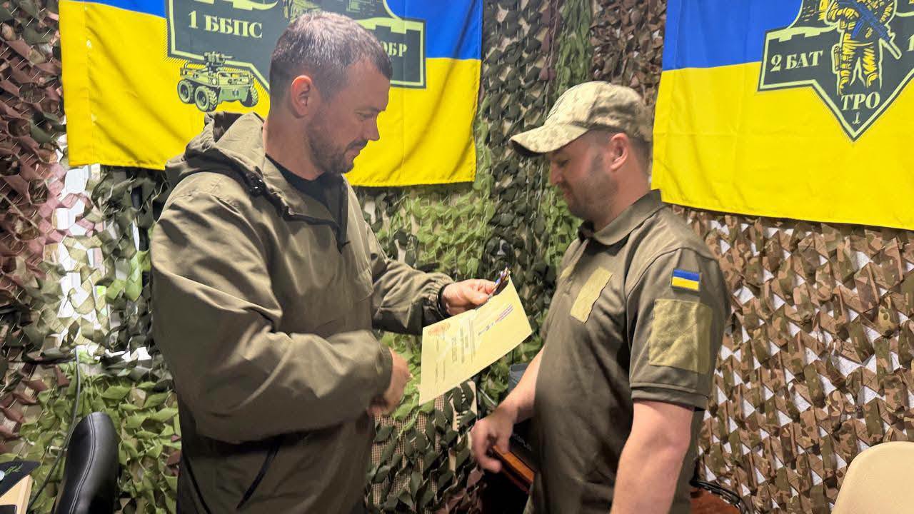 Воїн з Ізмаїльського району отримав високу нагороду від міністра оборони