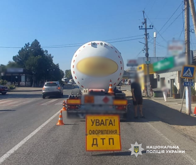 У Татарбунарах під колеса газовоза потрапила жінка