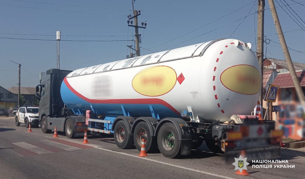 У Татарбунарах під колеса газовоза потрапила жінка