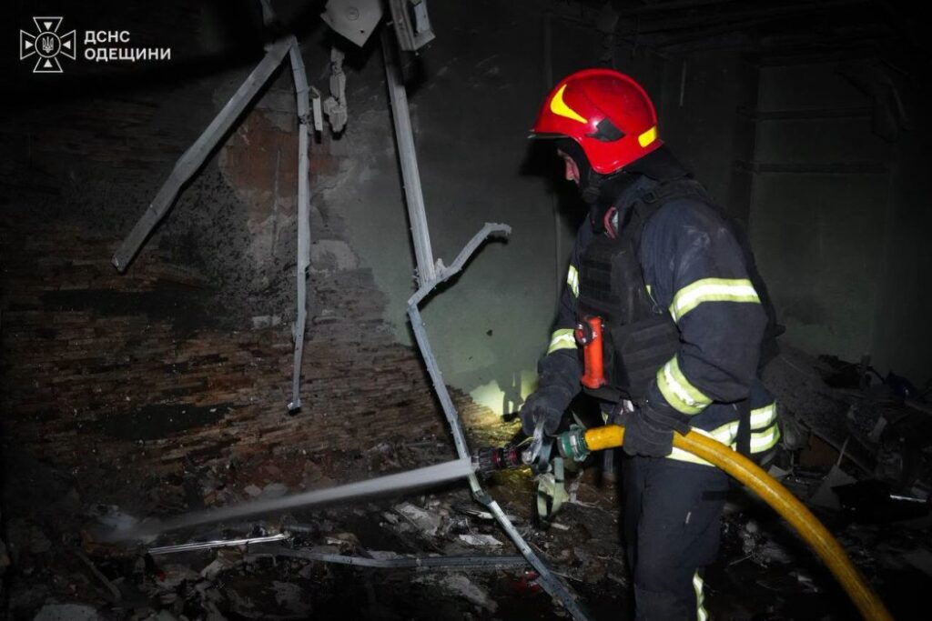 Декілька разів за ніч росіяни атакували Одесу: є пошкодження цивільної та енергетичної інфраструктури