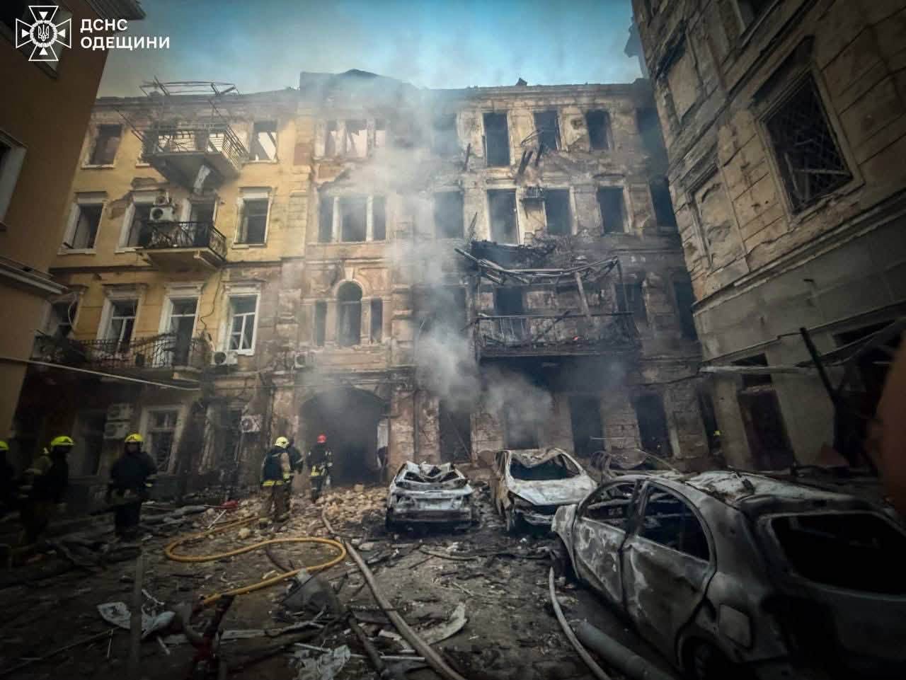 Внаслідок нічної комбінованої атаки по Одещині постраждало щонайменше 8 людей