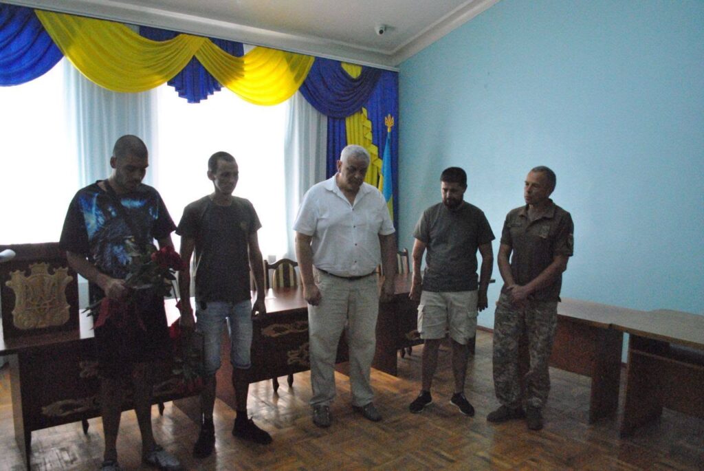 Двом захисникам з Кілійської громади вручили відзнаки Міноборони та Головнокомандувача ЗСУ