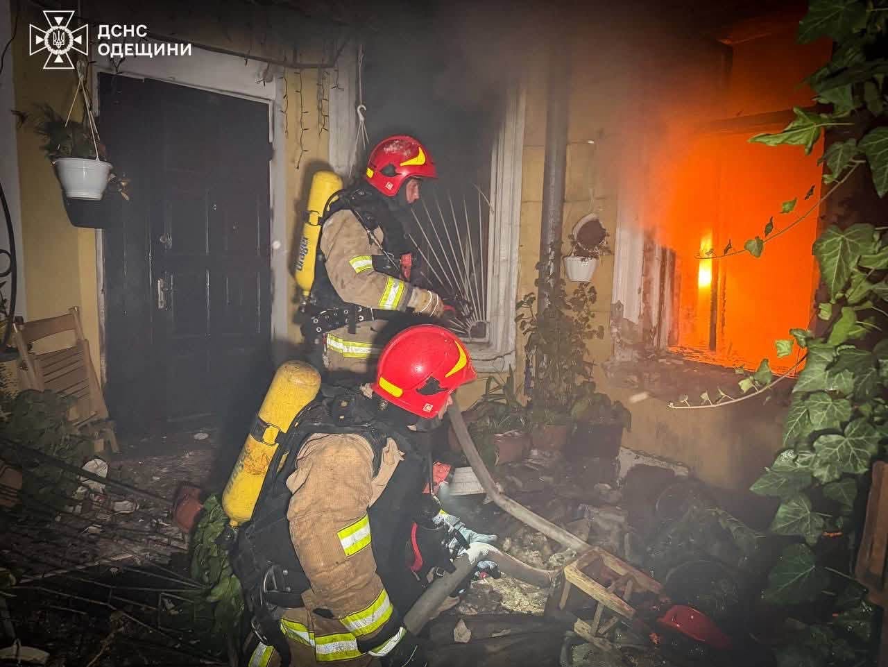 Внаслідок нічної комбінованої атаки по Одещині постраждало щонайменше 8 людей