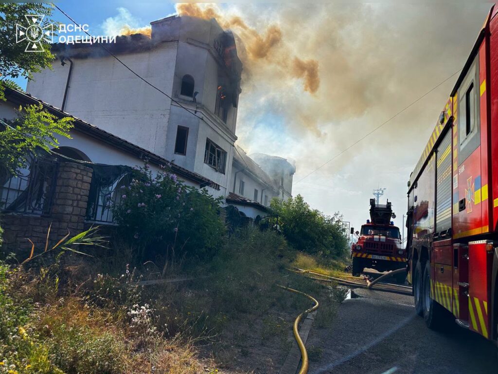 За минулу добу ворог двічі атакував Білгород-Дністровський район: постраждала взуттєва фабрика
