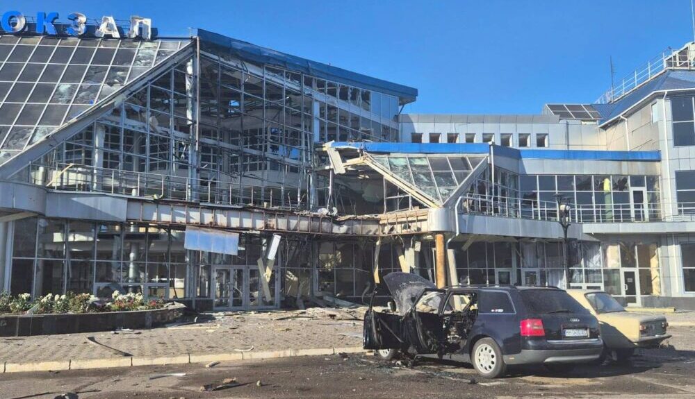 Одещина всю ніч під обстрілами: є травмована людина, пошкоджені вокзал та енергооб’єкти