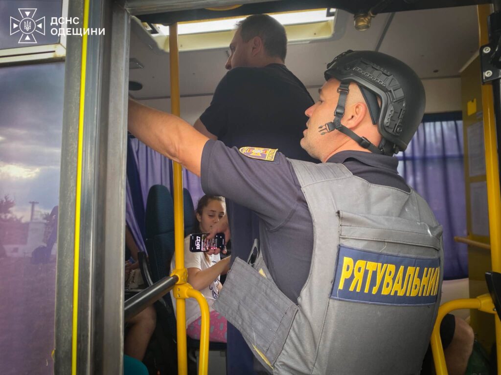 Ворог повторно атакував потяг на Одещині під час евакуації майже 600 пасажирів