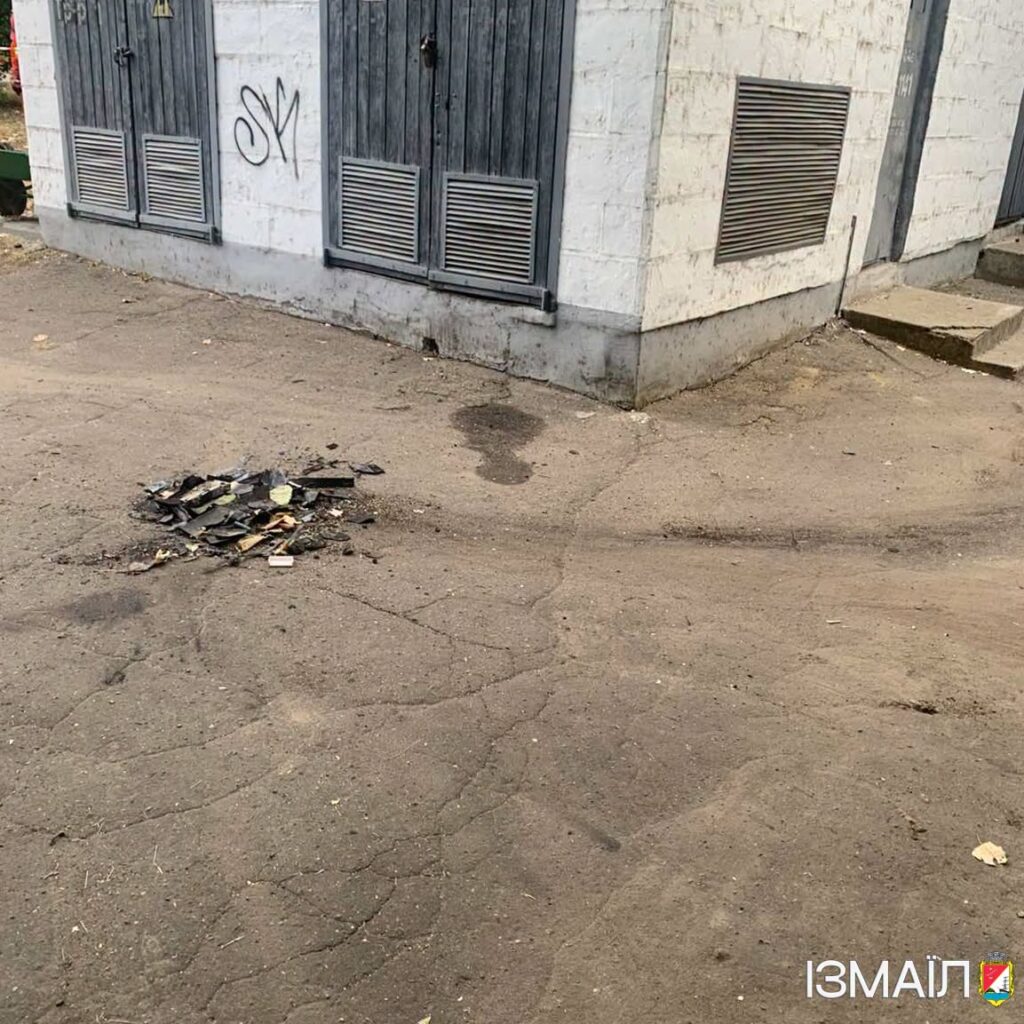 Під час нічної атаки на Ізмаїл спалахнув дах п’ятиповерхівки