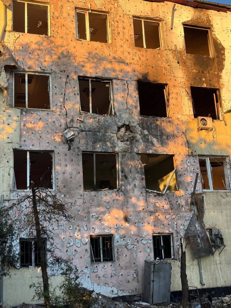 Одещина всю ніч під обстрілами: є травмована людина, пошкоджені вокзал та енергооб’єкти