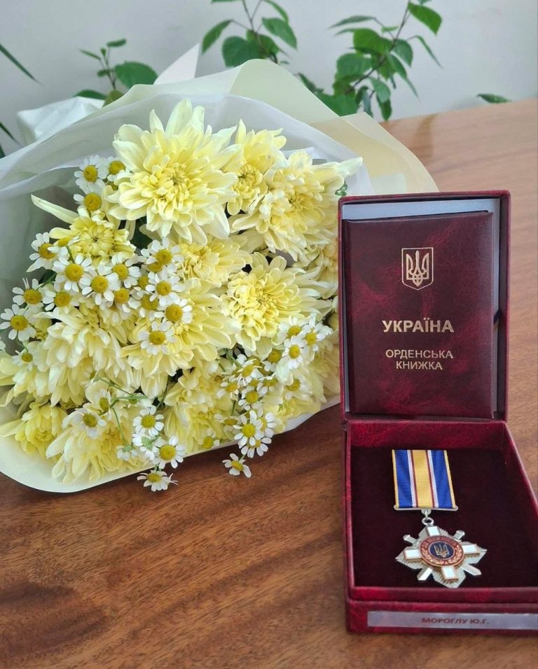 У Ренійській громаді сестрі полеглого Героя передали посмертний орден