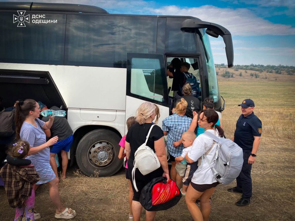 Ворог повторно атакував потяг на Одещині під час евакуації майже 600 пасажирів