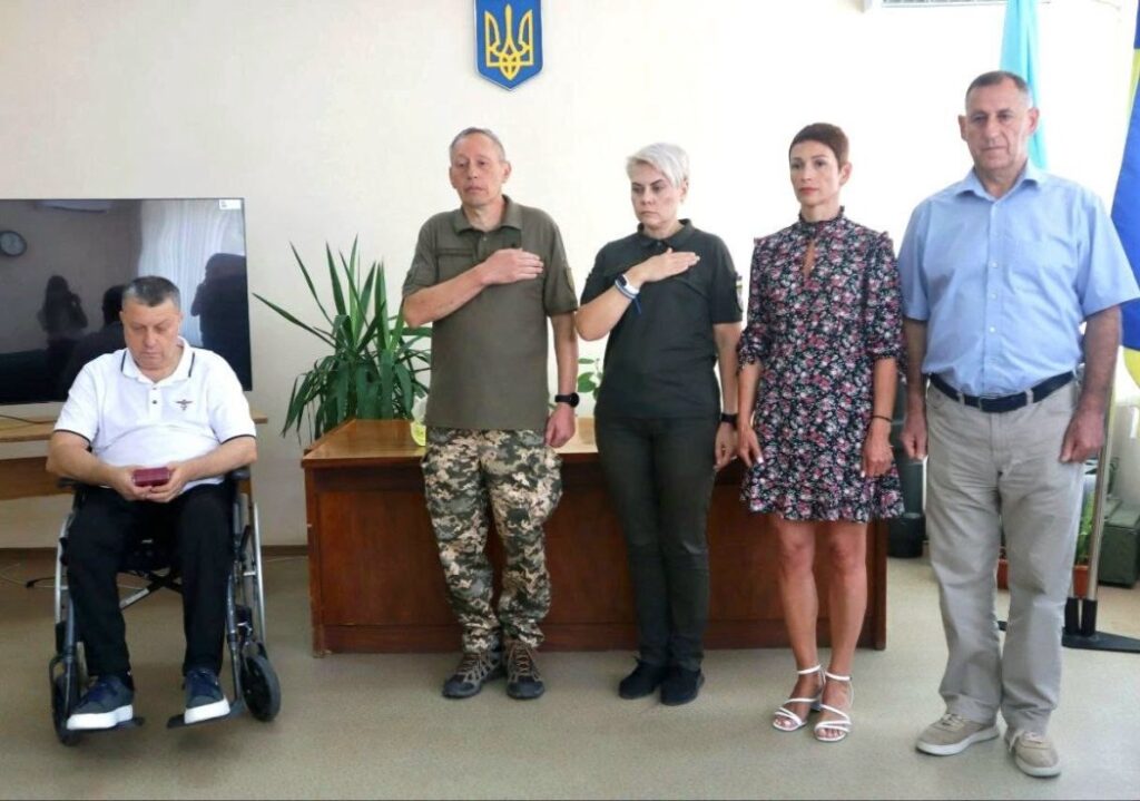 У Ренійській громаді сестрі полеглого Героя передали посмертний орден
