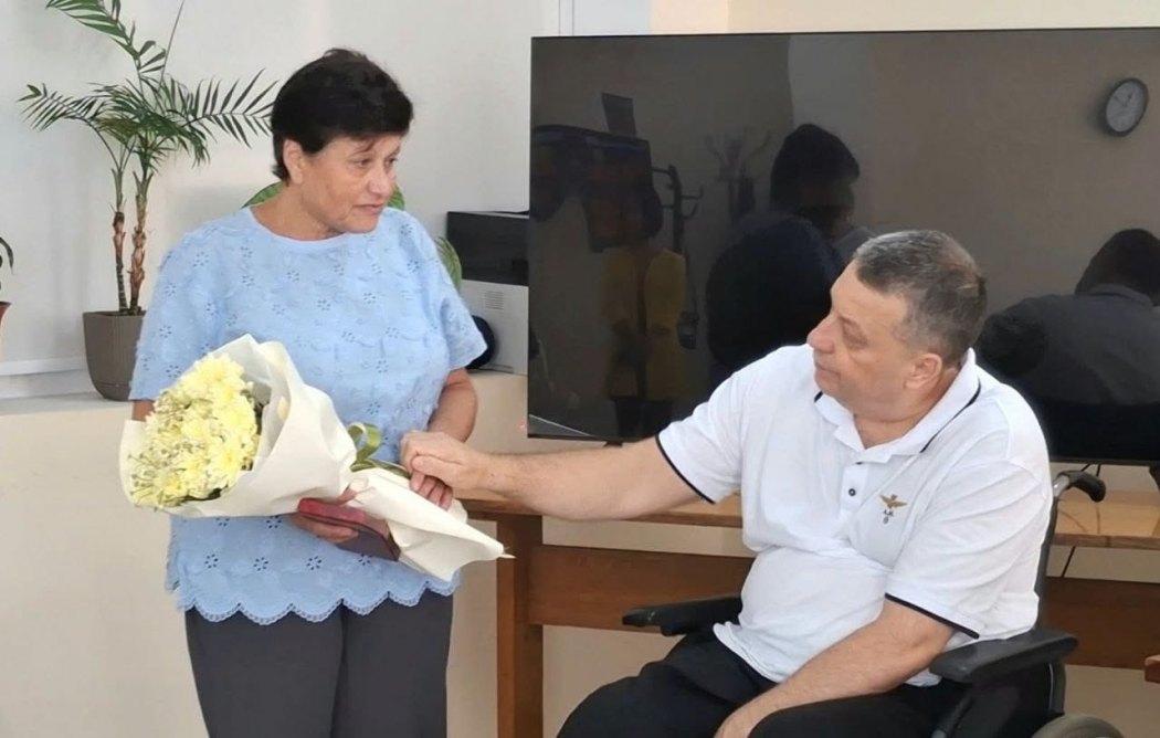 У Ренійській громаді сестрі полеглого Героя передали посмертний орден