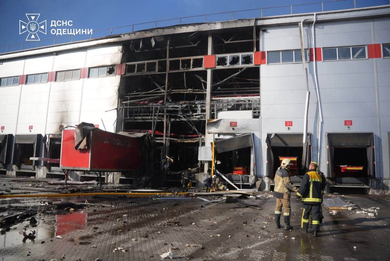 Ворог завдав удару по терміналу «Нової пошти» на Одещині