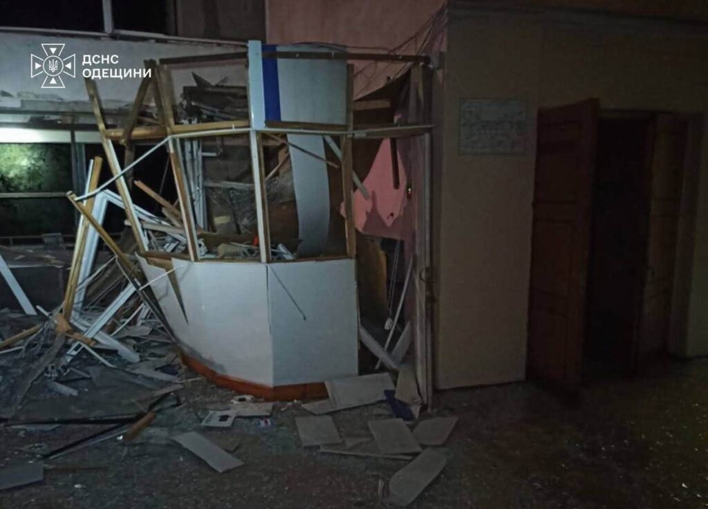 росіяни понад 7 годин били по Одещині ракетами та дронами: є руйнування