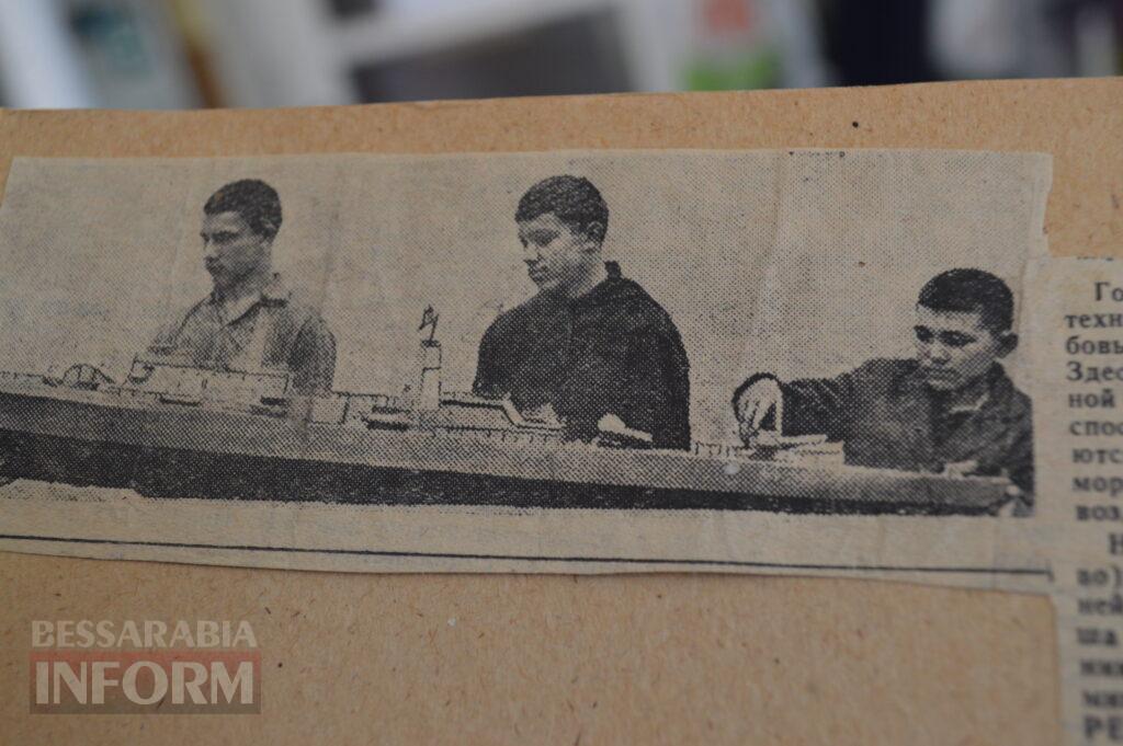 «Я прийшов сюди у п’ятому класі — і забув піти»: як аккерманський педагог понад 30 років вчить дітей будувати кораблі