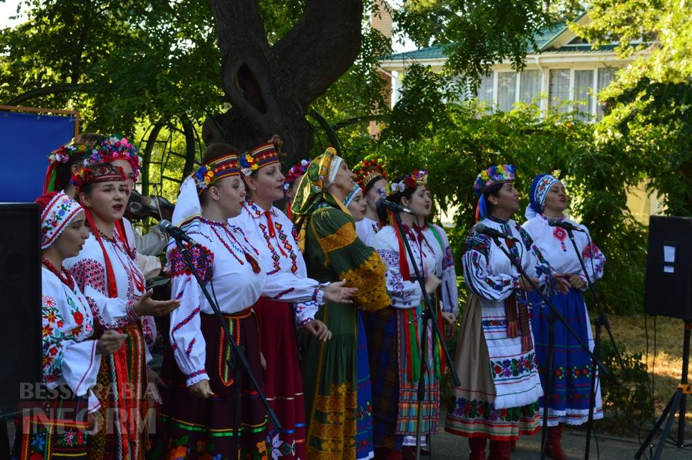 «Два кольори моєї волі»: Аккерман відзначив День Державного прапора просто неба з музикою та піснями