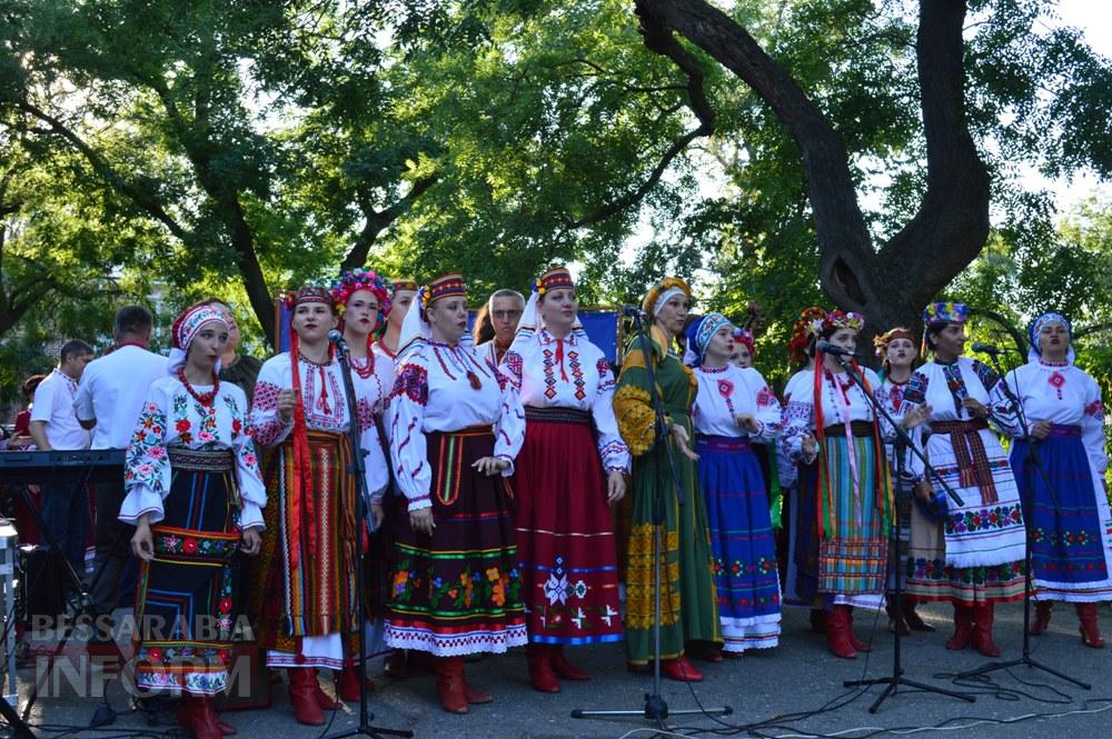«Два кольори моєї волі»: Аккерман відзначив День Державного прапора просто неба з музикою та піснями