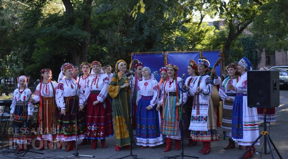 «Два кольори моєї волі»: Аккерман відзначив День Державного прапора просто неба з музикою та піснями