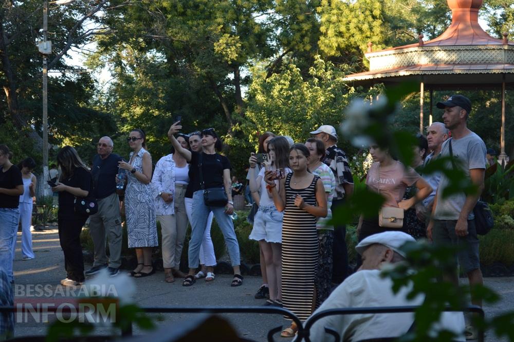 «Два кольори моєї волі»: Аккерман відзначив День Державного прапора просто неба з музикою та піснями