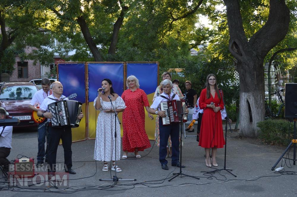 «Два кольори моєї волі»: Аккерман відзначив День Державного прапора просто неба з музикою та піснями