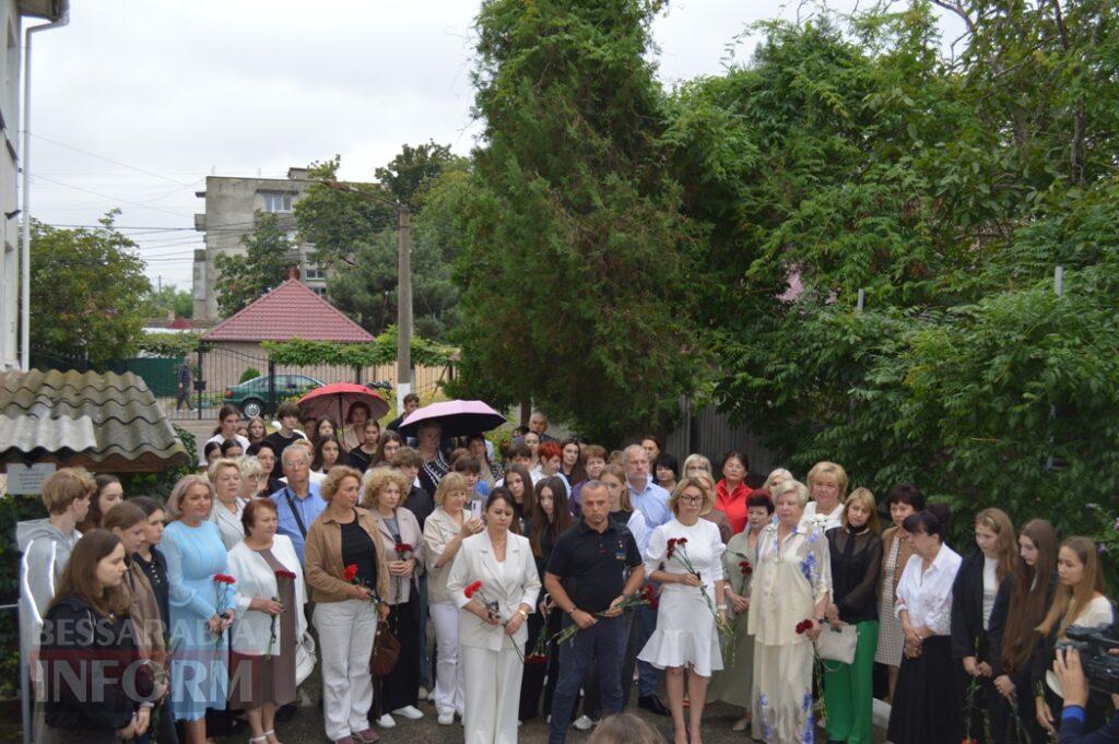 "Я знаю, за що стояв мій син": у Білгороді-Дністровському відкрили меморіальну дошку загиблому азовцю Артему Панову