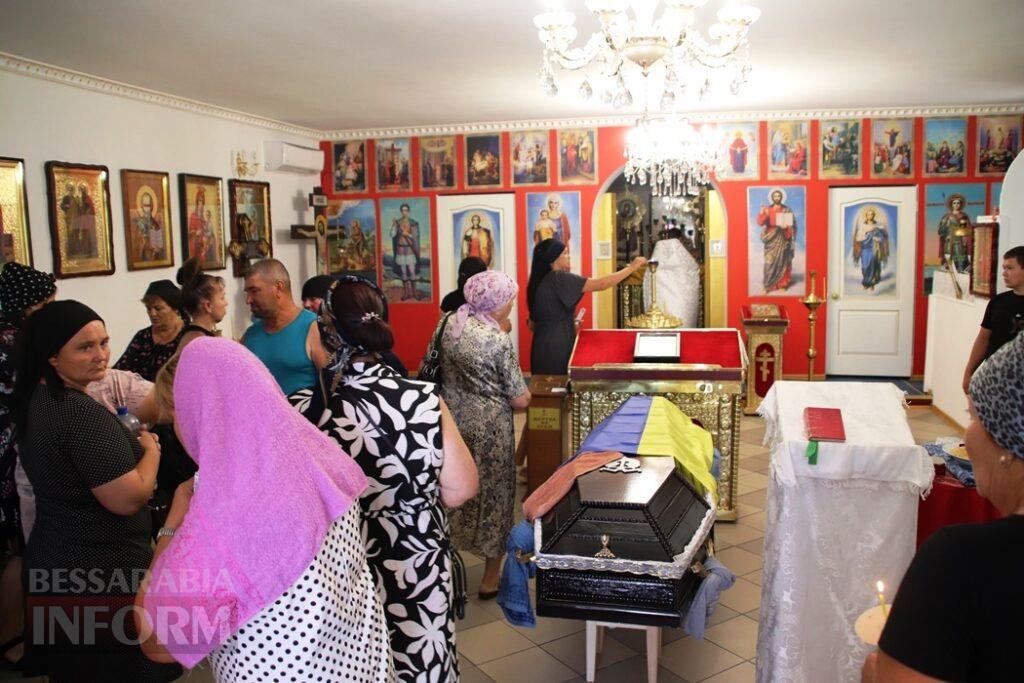 Йому назавжди залишилося 32: у Виноградівці Болградської громади провели в останню путь морпіха Михайла Кишлали