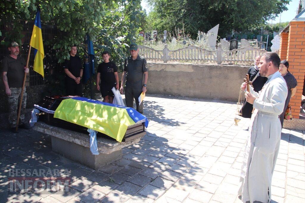 Йому назавжди залишилося 32: у Виноградівці Болградської громади провели в останню путь морпіха Михайла Кишлали
