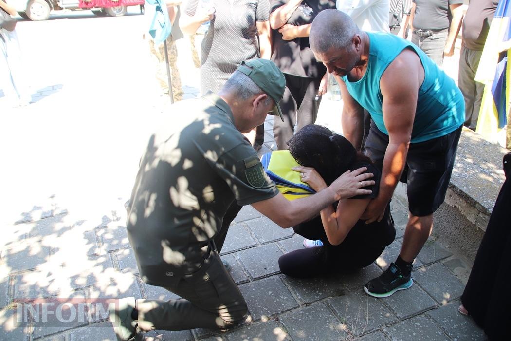 Йому назавжди залишилося 32: у Виноградівці Болградської громади провели в останню путь морпіха Михайла Кишлали