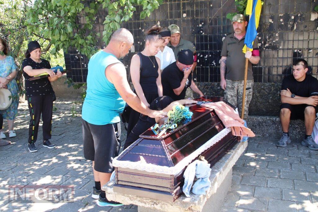 Йому назавжди залишилося 32: у Виноградівці Болградської громади провели в останню путь морпіха Михайла Кишлали