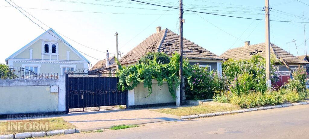 Сусід рятував родину через вікно: репортаж із місця удару “шахеда” у Білгороді-Дністровському