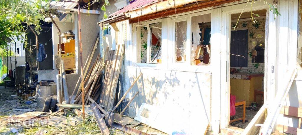 Сусід рятував родину через вікно: репортаж із місця удару “шахеда” у Білгороді-Дністровському