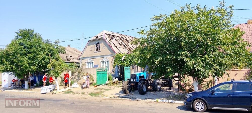Сусід рятував родину через вікно: репортаж із місця удару “шахеда” у Білгороді-Дністровському