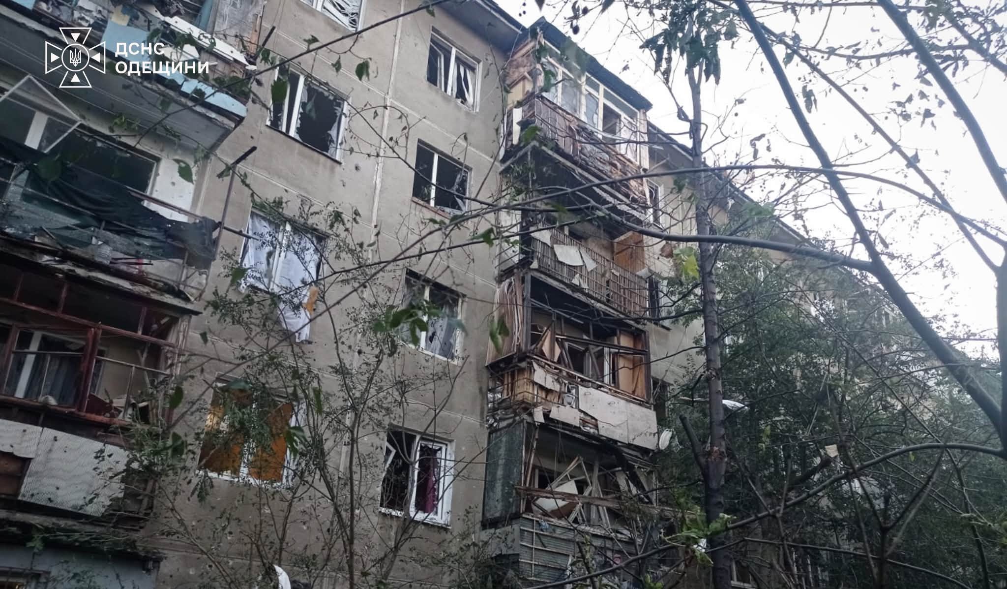 Нічна атака на Білгород-Дністровський: пошкоджено багатоповерхівки, є постраждалий