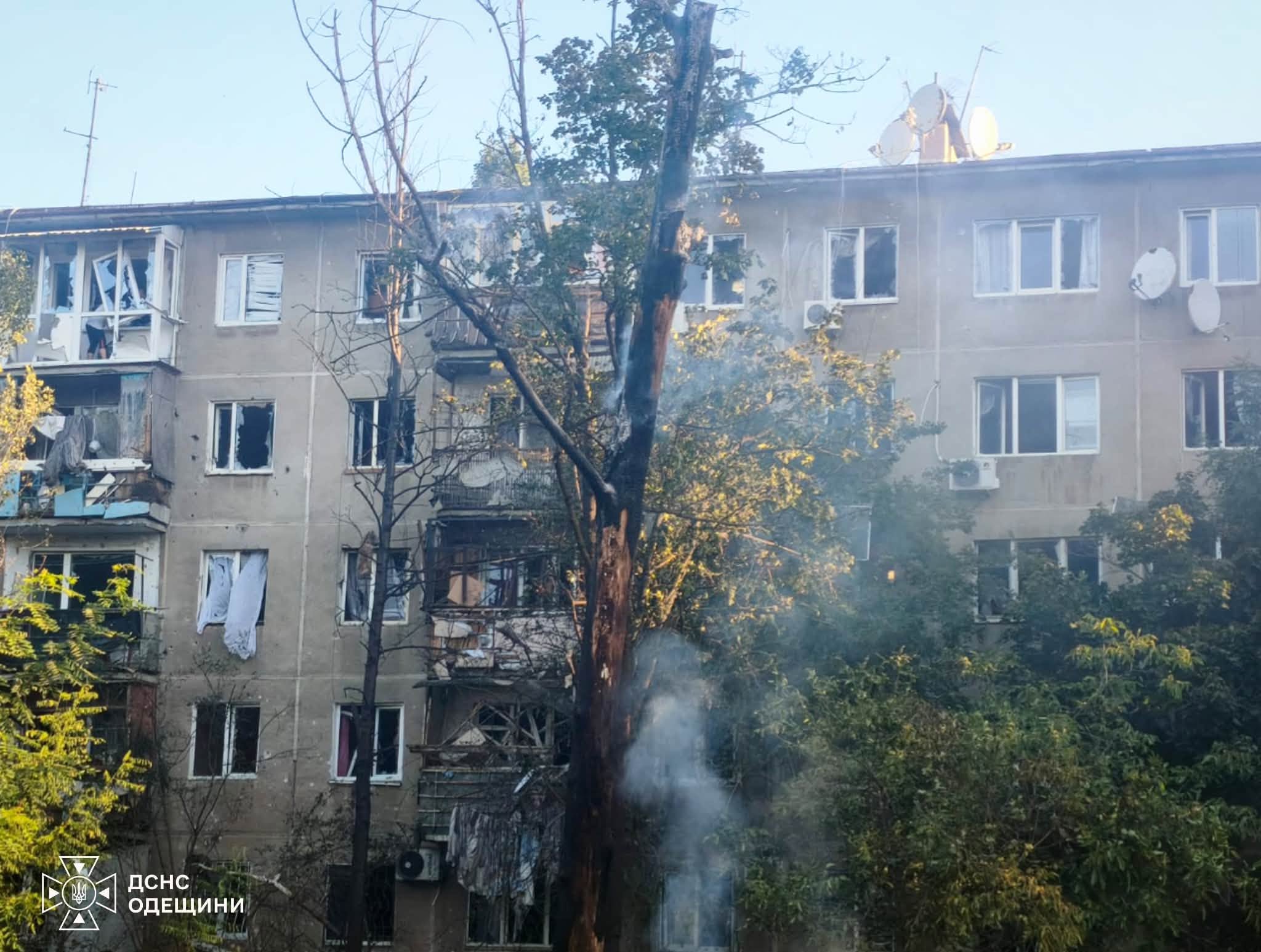 Нічна атака на Білгород-Дністровський: пошкоджено багатоповерхівки, є постраждалий